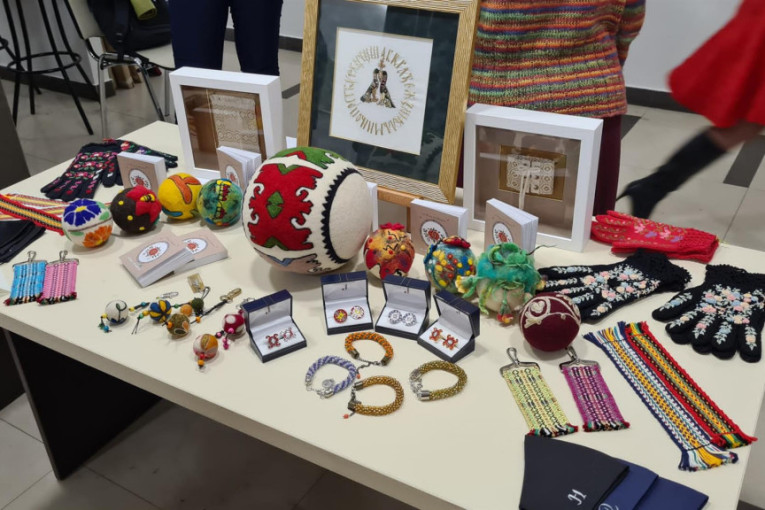 Danas biznis, do juče samo tradicija: Novi Pazar dobio tkačku koloniju