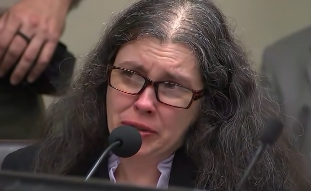 Roditelji monstrumi držali 13 dece zatočene u kući strave: Sestre ispričale - vezivali su nas lancima, majka nas je davila (VIDEO)