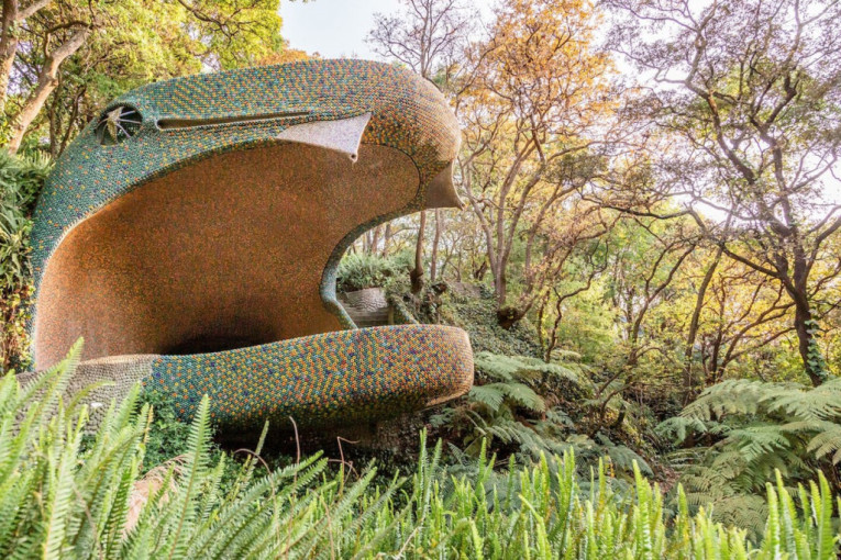 Buđenje u zmijskom stomaku: Odmor ispunjen čudnim arhitektonskim rešenjima