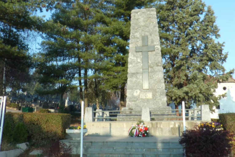 Jedinstveno mesto na svetu nalazi se u Čačku: Spomenik četiri vere na kom zajedno leže ljuti neprijatelji Velikog rata (FOTO)