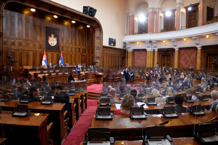 Srpski parlament još ne razmišlja o uvođenju kovid propusnica, poslanici većinom vakcinisani