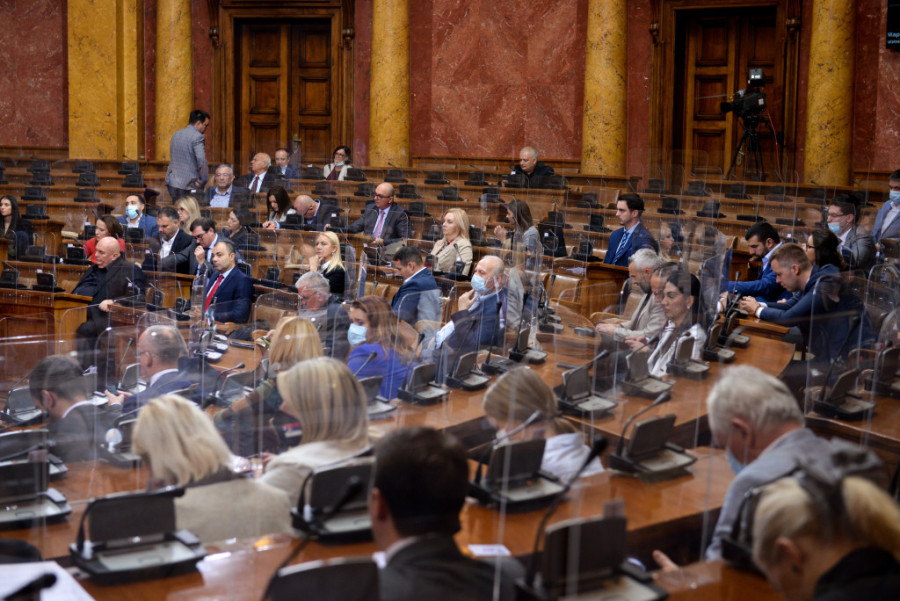 Srpski parlament još ne razmišlja o uvođenju kovid propusnica, poslanici većinom vakcinisani