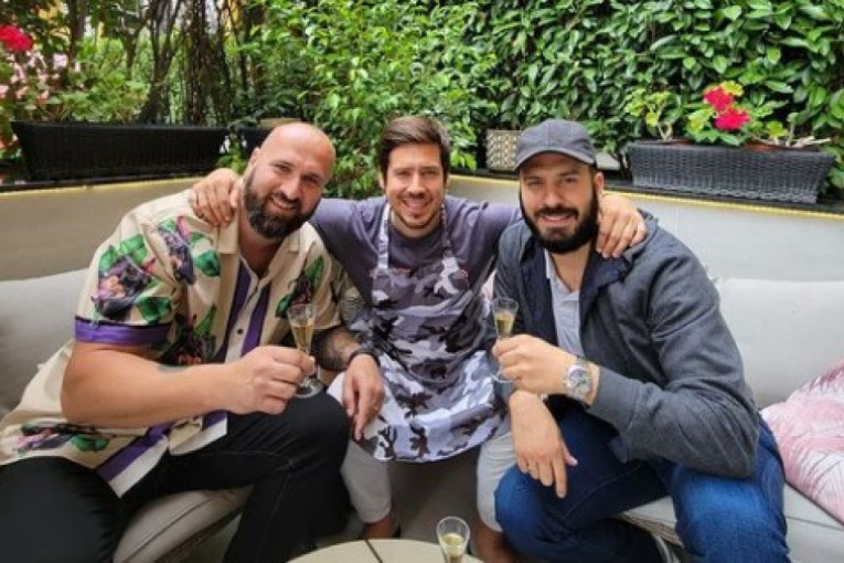 Vanbračni sin Marinka Rokvića se nije pojavio na sahrani: U bolnom trenutku se oprostio od oca (FOTO)