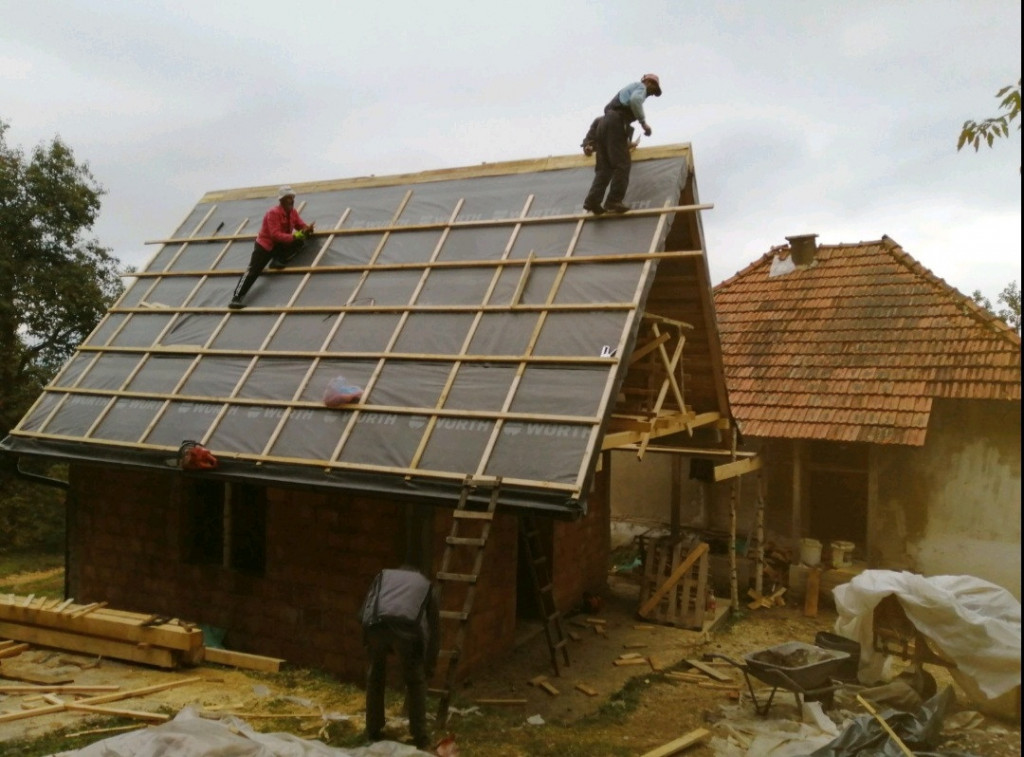 Rade živi sam i bolestan: Gorštaku sa Kamene Gore pomogli dobri ljudi, nedostaje još malo da zimu dočeka u toplom domu