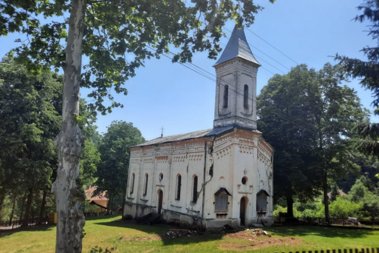 Jedna od najneobičnijih crkava u Srbiji: Izgrađena je u inat, i svedoči o rivalitetu Užičana i Požežana  (FOTO)