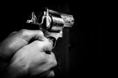 Ubio četvoročlanu porodicu jer su kasnili sa plaćanjem kirije: Roditelje usmrtio vatrenim oružjem, decu ugušio