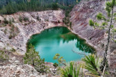 Kopali rudu i ostavili rupu, a onda je priroda učinila pravo čudo: Tavničko jezero na Murtenici neverovatan je tirkizno plavi biser (FOTO)
