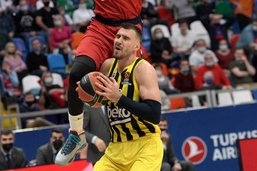 Gudurić zablistao, pa se objašnjavao sa Hajnsom: Iz Milana ovog puta ne stižu samo košarkaške scene (VIDEO)