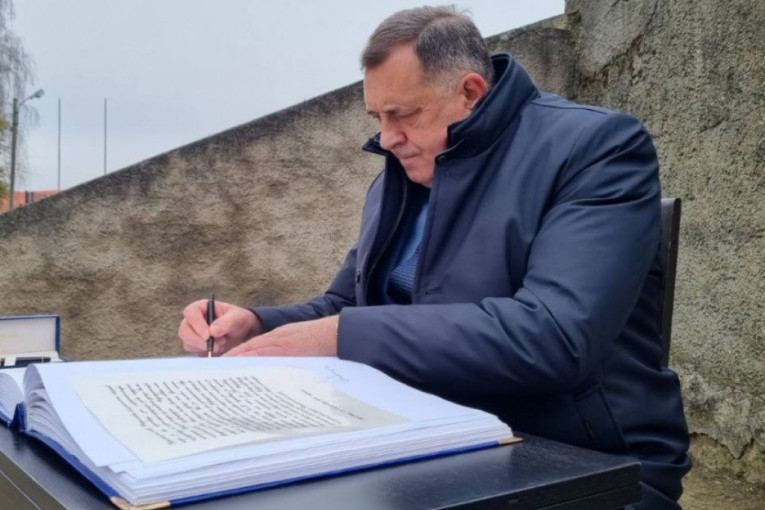 Dodik odao poštu žrtvama Holokausta: Nikada više da se ne dogodi nijedna "Kristalna noć" (FOTO)