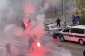 Pala krv zbog grafita: Žestoka tuča navijača u Mostaru, jednom mladiću se bore za život (VIDEO)