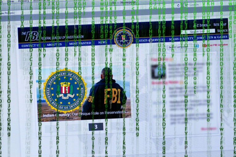 Amerika na nogama - hakerski udar na FBI: Preko 100 hiljada mejlova poslato na sve strane, agentima vezane ruke!