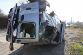Jeziva nesreća u Pirotu: Kombi se rotirao u vazduhu, vozač poginuo(FOTO)