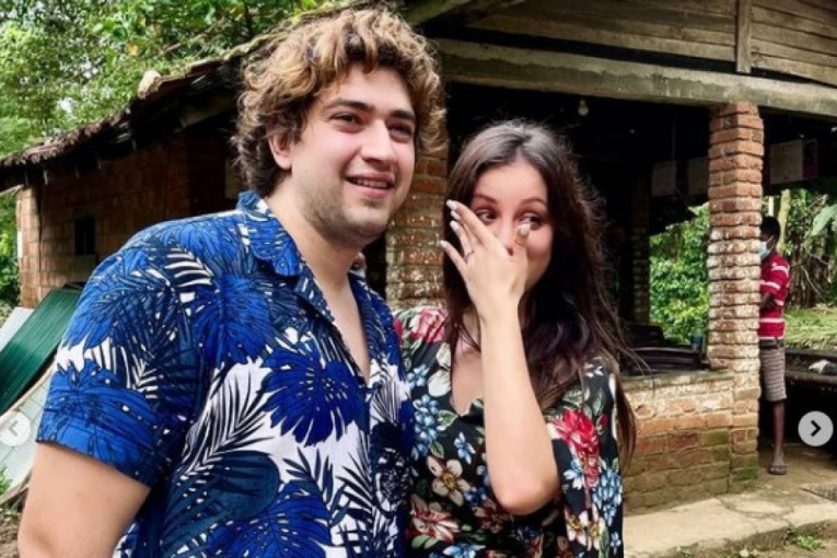 Romantična prosidba na Šri Lanki: Glumac iz serije "Igra sudbine" zaprosio koleginicu na neobičan način (VIDEO)