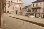 Strahovito nevreme pogodilo Hvar: Trgovi i ulice pod vodom, grom zapalio krov porodične kuće! (VIDEO)