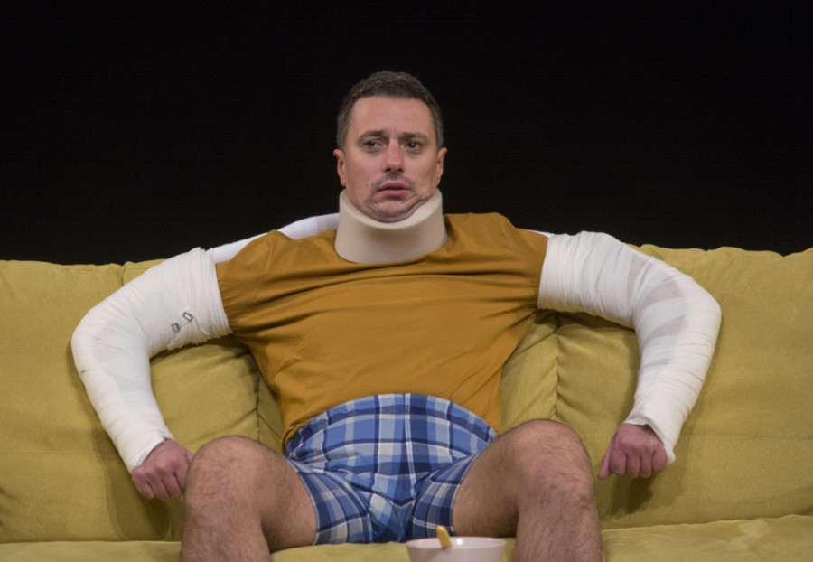 Andrija Milošević i Sloboda Mićalović oduševili publiku u Beču: Burni aplauzi za predstavu „Šećer je sitan osim kad je kocka“