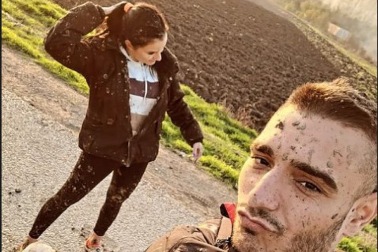 Darko pokazao kako njegova ćerka uživa sa Barbarom: Svi skroz uvaljani u blato! (FOTO)