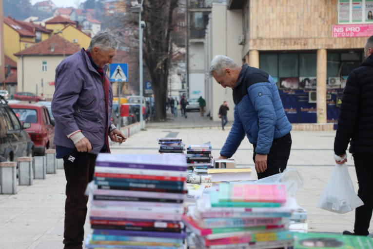 Stanislav iz Užica za četiri godine prodao 8.000 knjiga: Profesor u penziji hobi pretvorio u posao