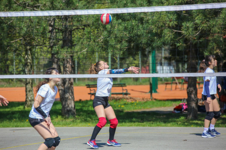 24SEDAM KIKINDA Grad zvanično dobio novi ženski odbojkaški klub “Kikinda 0230”