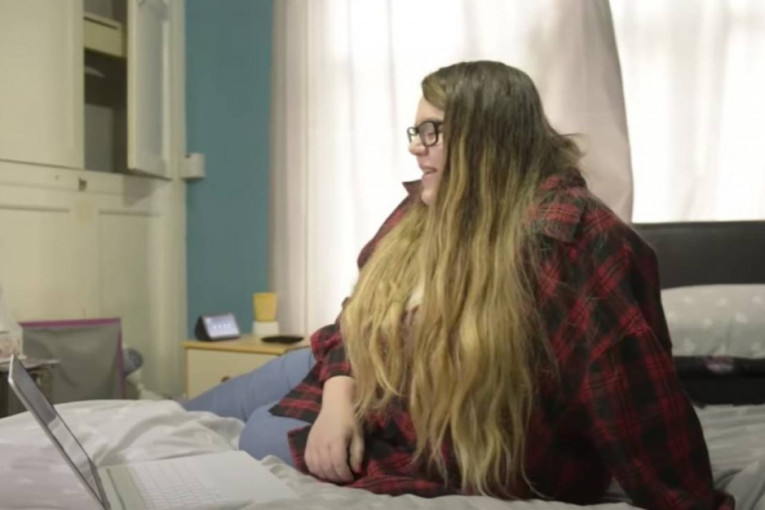 Prekookeanska ljubav: Mama ih upoznala preko Fejsbuka, venčali se putem Zuma, a još uvek se nisu uživo videli (VIDEO)