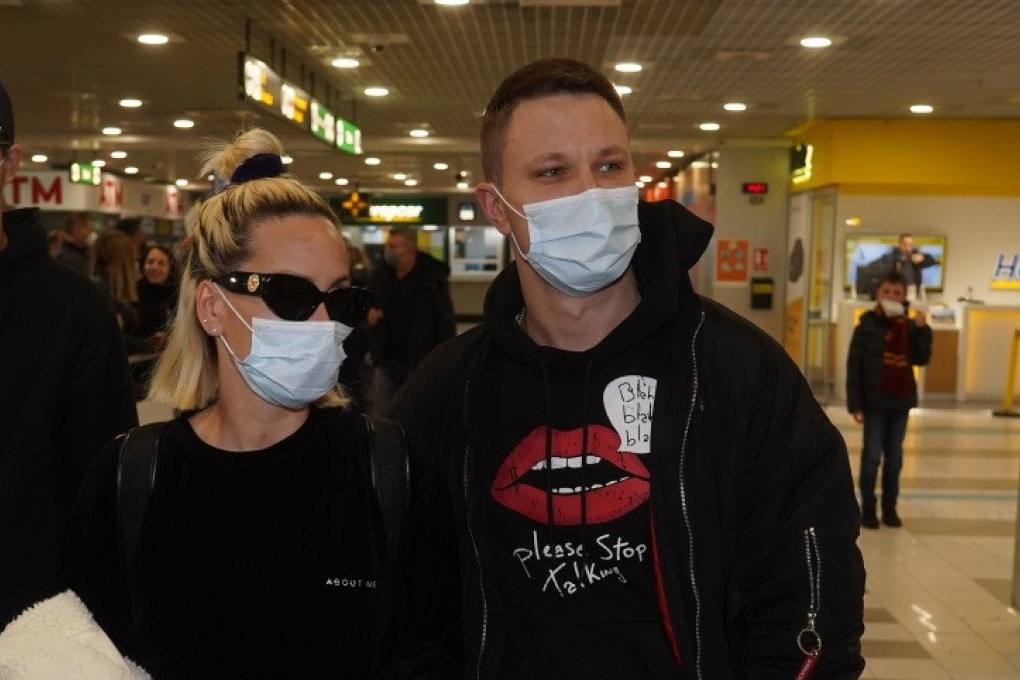 Vesna Zmijanac i Relja Popović kao da su stranci? Posle zajedničkog puta pala bežanija s aerodroma: Fanovi u šoku! (FOTO)