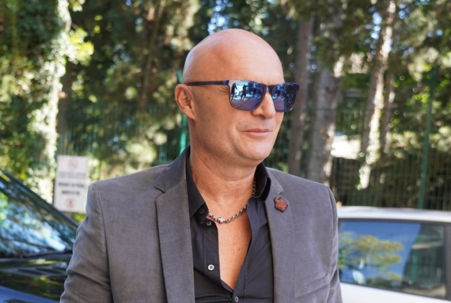 Mili je živeo u rezidenciji kineskog ambasadora, pa ga izbacili zbog Karića: Odvajali su me od stuba!