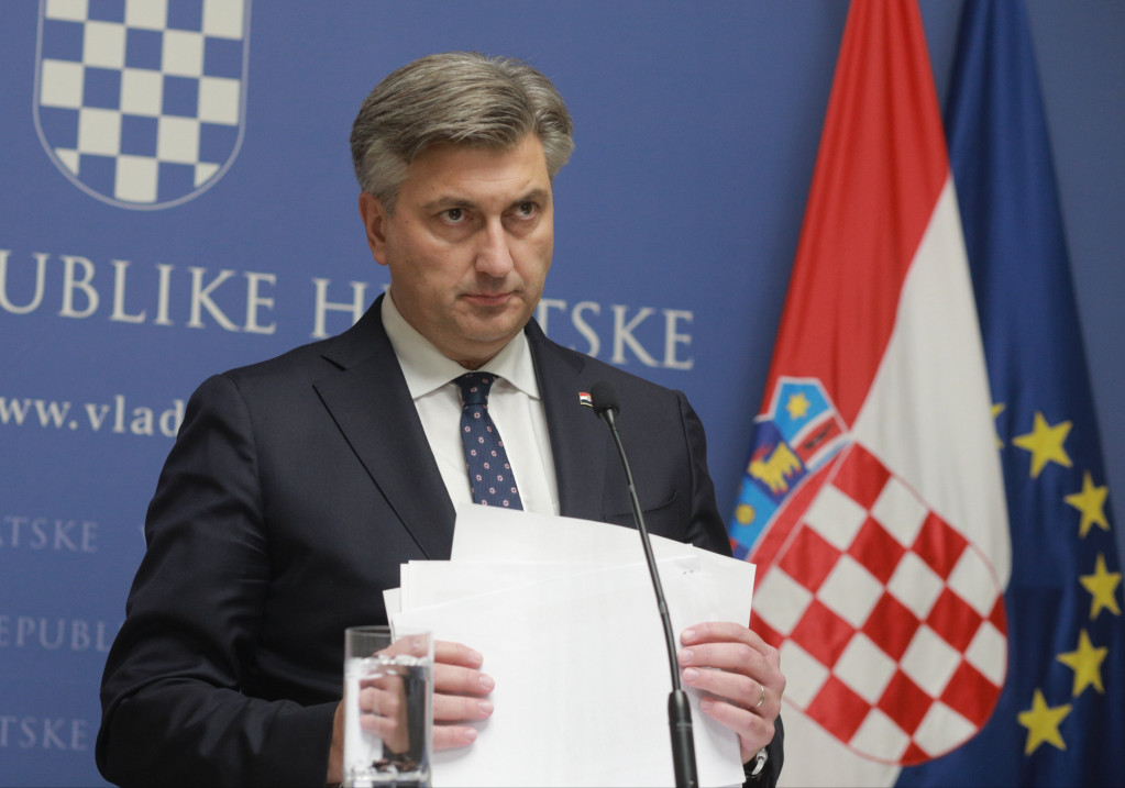 Sličan se sličnom raduje: Dok Beograd spotiče na putu ka EU, Plenković Prištini ruku pruža