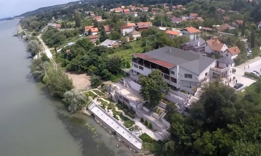 Na ovom tajnom luksuznom mestu se sastaju Tanja i Draško:  Ljubili se naočigled svih! (FOTO)