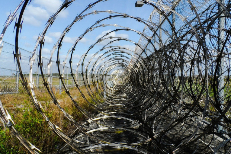 Posle 6 godina: Slovenija uklanja bodljikavu žicu na granici sa Hrvatskom
