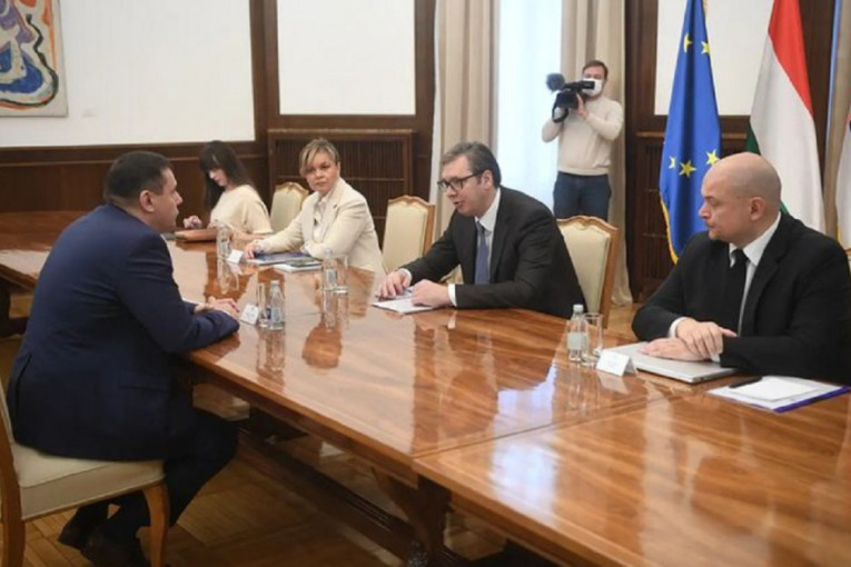 Predsednik Vučić održao važan sastanak u svojoj rezidenciji