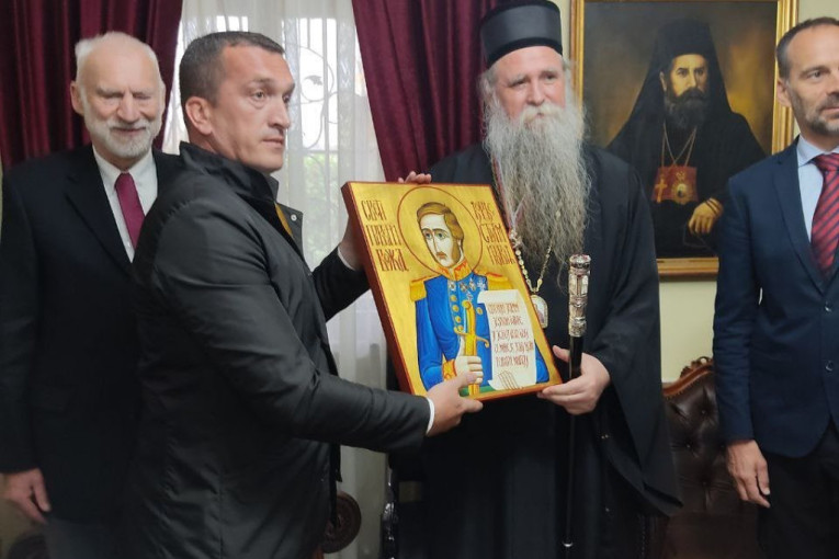 Mitropolit Joanikije odlikovan Krstom vožda Đorđa Stratimirovića: "Bio je vesnik srpske slobode" (FOTO)
