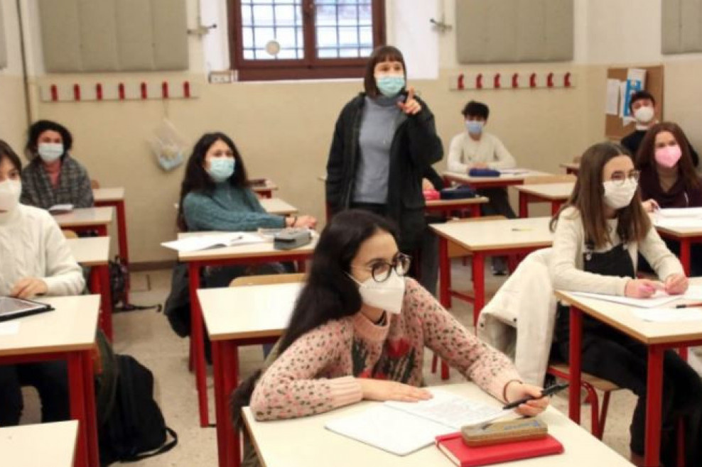 Maske više nisu obavezne, pojedini profesori se i dalje plaše: Najnovija preporuka podelila prosvetare