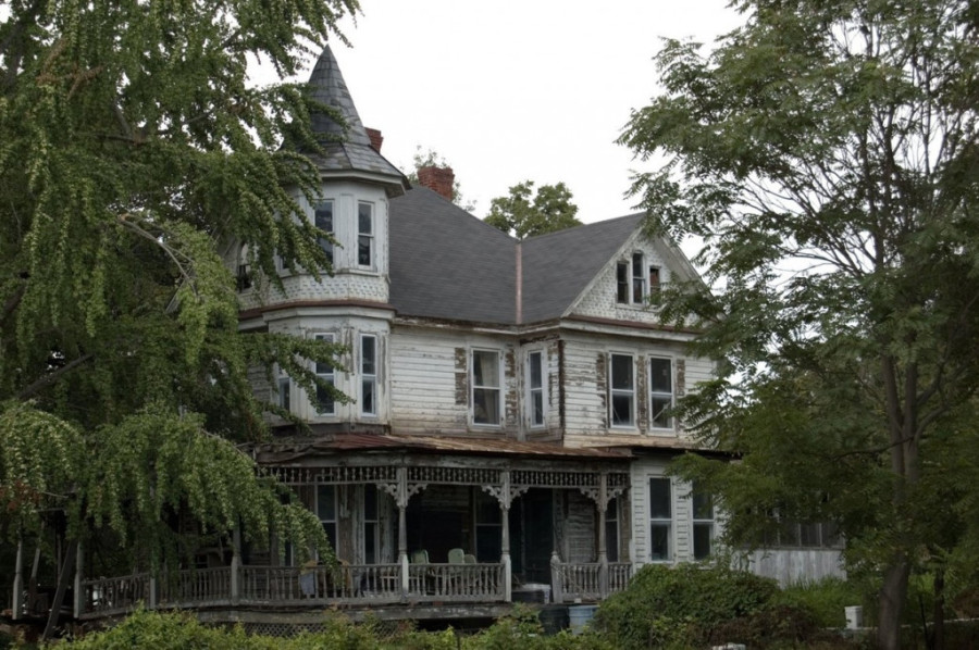 Testeri ukletih kuća: „Plaćaju nam da provedemo noć na imanju i proverimo da li je bezbedno“