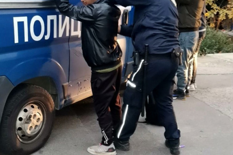 Krvavi obračun migranata u Loznici: Muškarac izboden nožem, napadač u bekstvu
