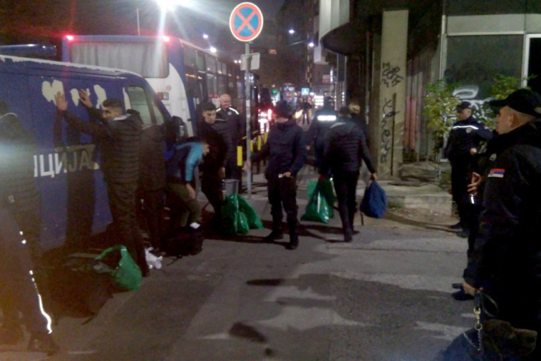Pripadnici MUP-a pronašli 82 ilegalna migranta  u Beogradu, i izmestili ih u prihvatni centar (FOTO)