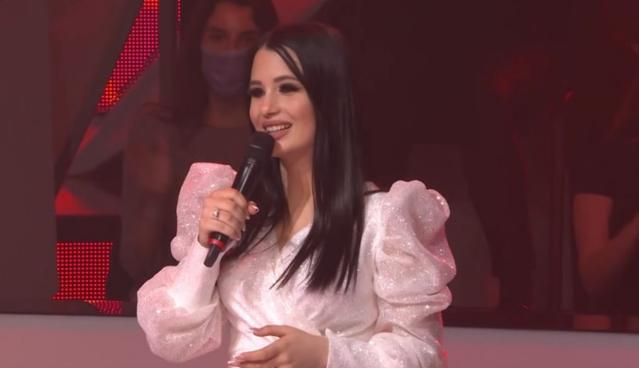 „Poljubi me kad sam pijana“! Posle hita „Sikter“ stiže novi intrigantan singl Zorane Mićanović