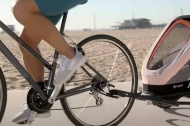 Povedite svoju bebu na trčanje ili vožnju biciklom: Specijalna kolica namenjena roditeljima koji vole sport (VIDEO)