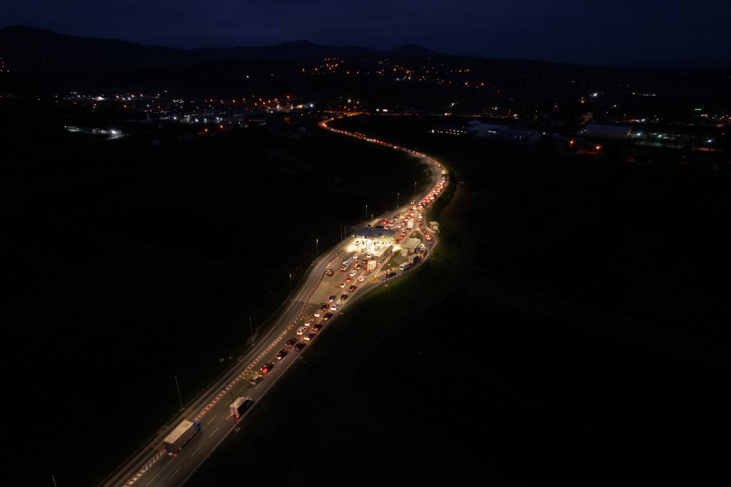 Neviđeni krkljanac kod Preljine: Formirana kilometarska kolona na izlazu sa naplatne rampe (FOTO)