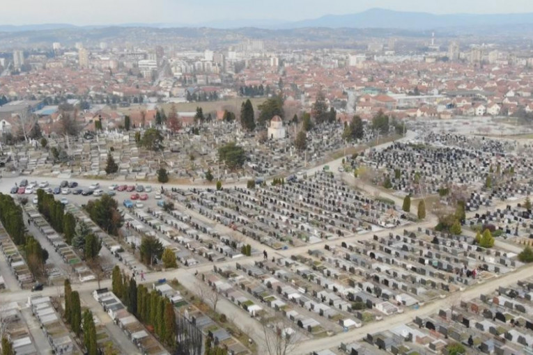 Sve manje mesta na čačanskom groblju: Broj sahrana dupliran u odnosu na prošlu godinu (FOTO)