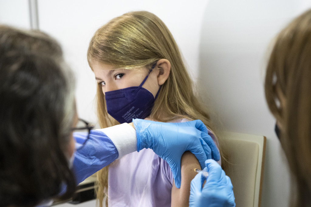 Velika Britanija donela odluku: Deci starosti od 5 do 11 godina će biti ponuđene vakcine!