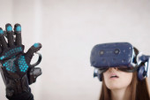 Meta najavljuje čudesnu rukavicu koja oponaša dodir i omogućava realnost u virtuelnom svetu