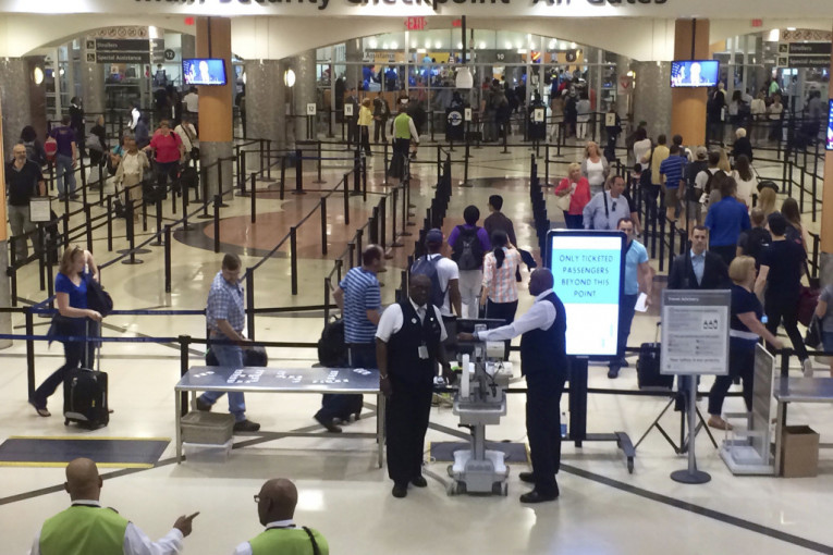 Haos na aerodromu u Atlanti: Putnik zapucao, nastala opšta pometnja! Ima i povređenih (VIDEO/FOTO)