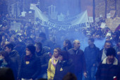 Brisel na nogama: Marširali protiv korona mera i bacali dimne bombe (FOTO/VIDEO)