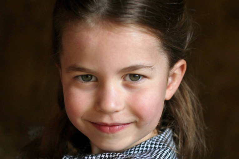 Princeza Šarlot danas slavi sedmi rođendan! Nove fotografije otkrile na koga liči miljenica kraljice Elizabete (FOTO)