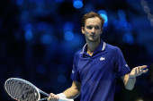Novak gubi prvo mesto za pet godina,  a možda i uskoro! Medvedev tvrdi da se ne oseća kao lider svetskog tenisa