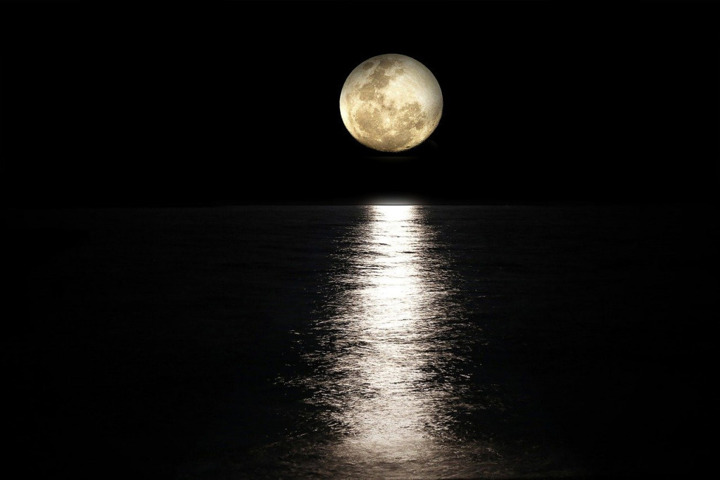 Naučnici pronašli prozirne staklene kugle na Mesecu! (FOTO)