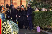 Prvi put u javnosti: Udovica Marinka Rokvića došla na sahranu Merime Njegomir (FOTO/VIDEO)