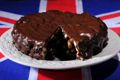 Recept dana: Čokoladna čarolija koja se ne peče - omiljena torta kraljice Elizabete i princa Vilijama