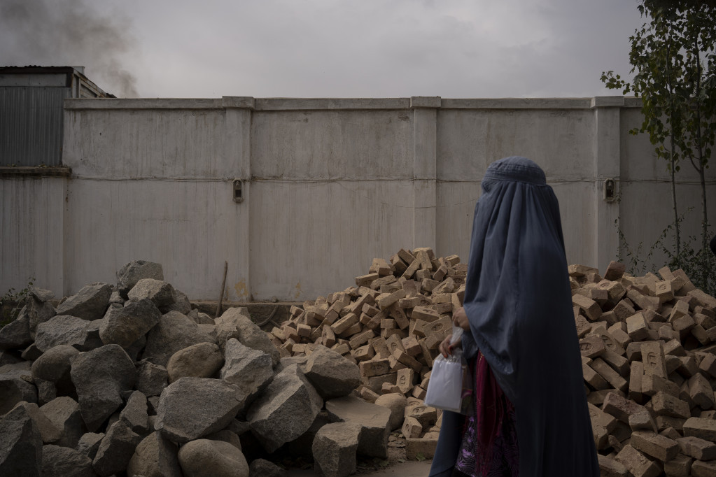 Žene protestovale u Kabulu! Žele da se u Avganistanu ponovo otvore sve škole za devojčice (VIDEO)