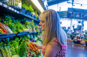 Žena toliko mrzi bakterije da mora da iznajmi ceo supermarket da bi kupila hranu