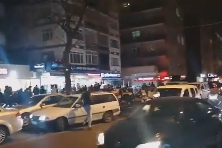 Protesti u Turskoj: Zbog devalvacije lire, traži se ostavka Erdogana, Taksim trg blokiran! VIDEO